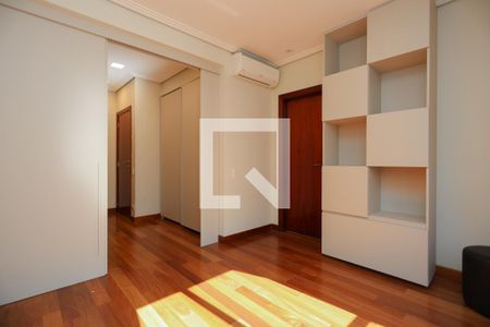 Apartamento à venda com 228m², 4 quartos e 3 vagas Apartamento à venda com 228m², 4 quartos e 3 vagasSuíte 1