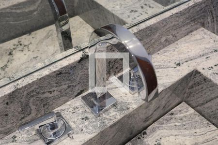 Apartamento à venda com 228m², 4 quartos e 3 vagas Apartamento à venda com 228m², 4 quartos e 3 vagasBanheiro da Suíte 2