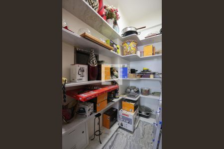 Apartamento à venda com 228m², 4 quartos e 3 vagas Apartamento à venda com 228m², 4 quartos e 3 vagasDespensa