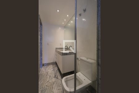 Apartamento à venda com 228m², 4 quartos e 3 vagas Apartamento à venda com 228m², 4 quartos e 3 vagasBanheiro da Suíte 3