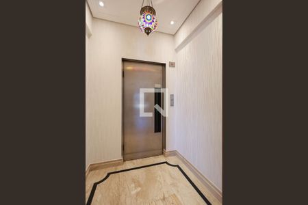 Apartamento à venda com 228m², 4 quartos e 3 vagas Apartamento à venda com 228m², 4 quartos e 3 vagasHall exclusivo