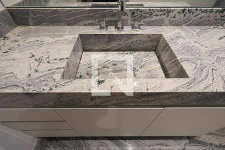 Apartamento à venda com 228m², 4 quartos e 3 vagas Apartamento à venda com 228m², 4 quartos e 3 vagasBanheiro da Suíte 3