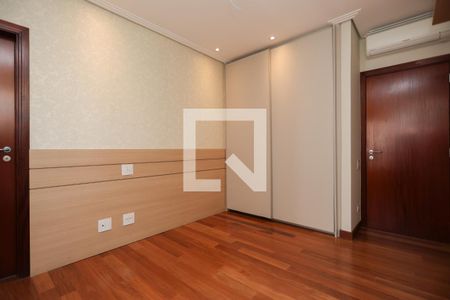 Apartamento à venda com 228m², 4 quartos e 3 vagas Apartamento à venda com 228m², 4 quartos e 3 vagasSuíte 2
