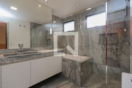 Apartamento à venda com 228m², 4 quartos e 3 vagas Apartamento à venda com 228m², 4 quartos e 3 vagasBanheiro da Suíte 1