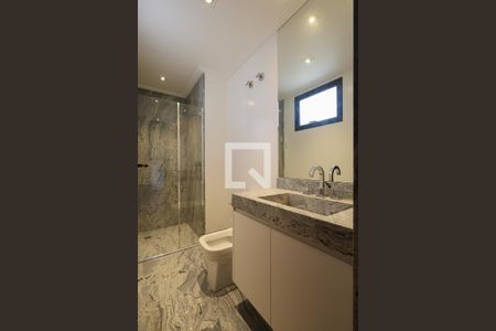 Apartamento à venda com 228m², 4 quartos e 3 vagas Apartamento à venda com 228m², 4 quartos e 3 vagasBanheiro da Suíte 2