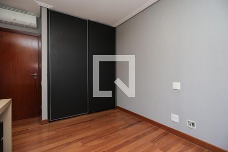 Apartamento à venda com 228m², 4 quartos e 3 vagas Apartamento à venda com 228m², 4 quartos e 3 vagasQuarto