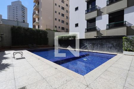 Apartamento à venda com 228m², 4 quartos e 3 vagas Apartamento à venda com 228m², 4 quartos e 3 vagasÁrea comum - Piscina