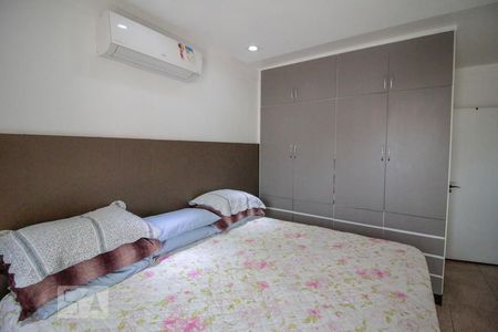Apartamento à venda com 250m², 3 quartos e 4 vagassuite