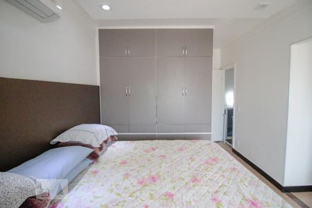 Apartamento à venda com 250m², 3 quartos e 4 vagassuite