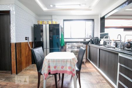 Apartamento à venda com 250m², 3 quartos e 4 vagascozinha