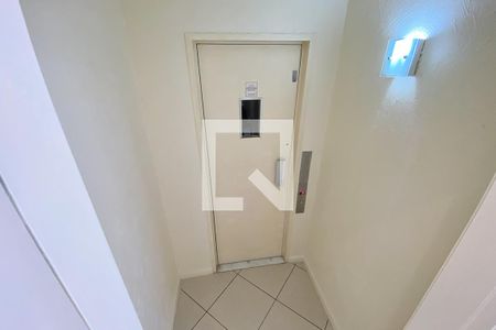 Apartamento para alugar com 160m², 4 quartos e 1 vagaHall social