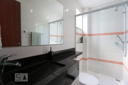 Casa de condomínio à venda com 220m², 3 quartos e 1 vagaBanheiro suite 2