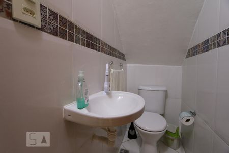 Casa de condomínio à venda com 220m², 3 quartos e 1 vagaLavabo