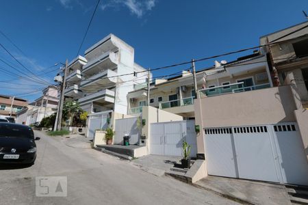 Casa de condomínio à venda com 220m², 3 quartos e 1 vagaFachada