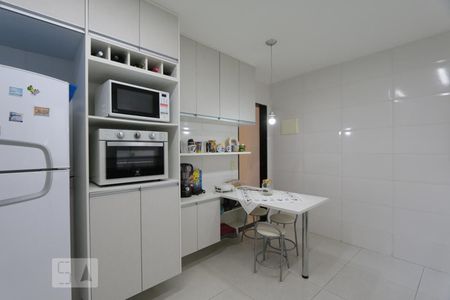 Casa de condomínio à venda com 220m², 3 quartos e 1 vagaCozinha - Armários