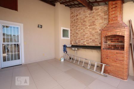 Casa de condomínio à venda com 220m², 3 quartos e 1 vagaChurrasqueira