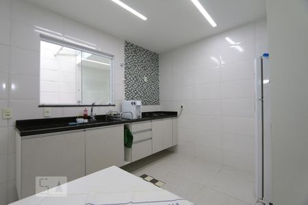 Casa de condomínio à venda com 220m², 3 quartos e 1 vagaCozinha - Armários