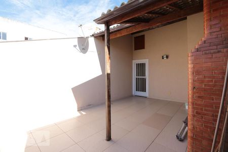 Casa de condomínio à venda com 220m², 3 quartos e 1 vagaChurrasqueira