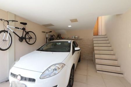 Casa de condomínio à venda com 220m², 3 quartos e 1 vagaGaragem