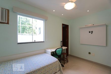 Casa de condomínio à venda com 220m², 3 quartos e 1 vagaQuarto suite 2
