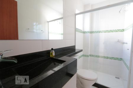 Casa de condomínio à venda com 220m², 3 quartos e 1 vagaBanheiro suite 3