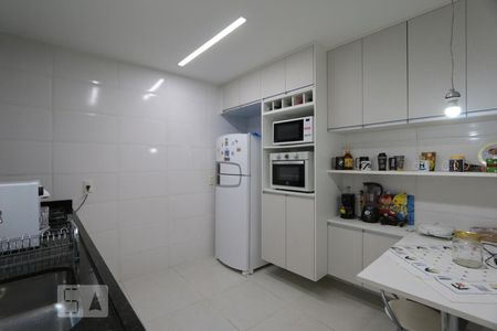 Casa de condomínio à venda com 220m², 3 quartos e 1 vagaCozinha