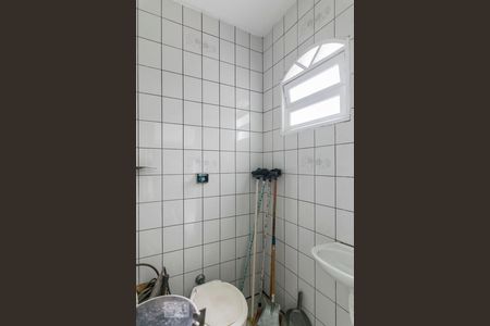 Casa para alugar com 260m², 3 quartos e 6 vagas Casa para alugar com 260m², 3 quartos e 6 vagasBanheiro de Serviço