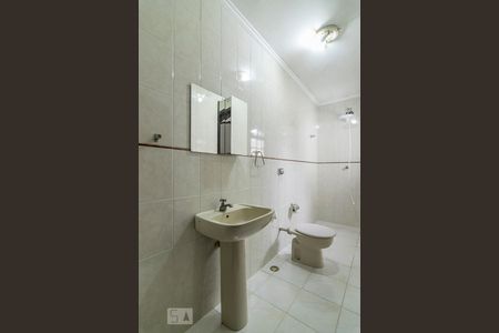 Banheiro da Suíte de casa para alugar com 3 quartos, 260m² em Parque das Nações, Santo André