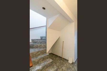 Escada de casa para alugar com 3 quartos, 260m² em Parque das Nações, Santo André