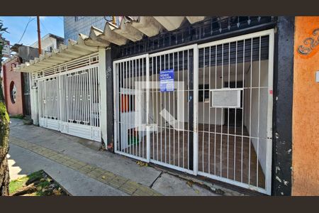 Casa à venda com 78m², 2 quartos e 1 vaga Casa à venda com 78m², 2 quartos e 1 vagaFachada