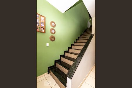 Apartamento à venda com 210m², 3 quartos e 4 vagasEscada 