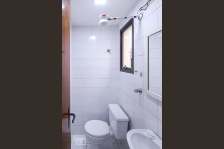 Apartamento para alugar com 77m², 2 quartos e 2 vagas Apartamento para alugar com 77m², 2 quartos e 2 vagasBanheiro de Serviço