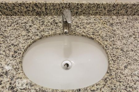 Apartamento à venda com 80m², 3 quartos e 2 vagasBanheiro 