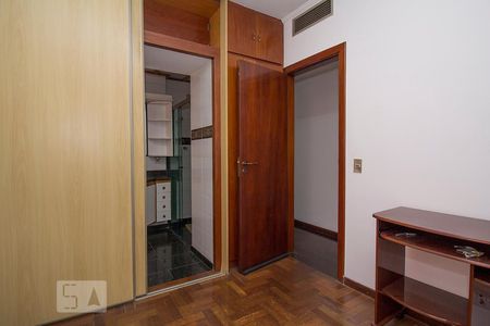 Apartamento à venda com 180m², 4 quartos e 3 vagasQuarto suíte 3 - Acesso ao banheiro