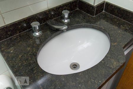 Apartamento à venda com 180m², 4 quartos e 3 vagasDetalhe - Banheiro Suíte 2