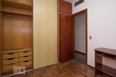 Apartamento à venda com 180m², 4 quartos e 3 vagasDetalhe armários 