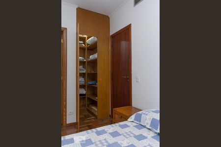 Apartamento à venda com 180m², 4 quartos e 3 vagasQuarto suíte 2 - Closet