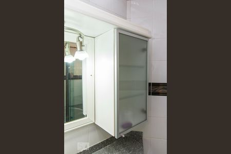 Apartamento à venda com 180m², 4 quartos e 3 vagasDetalhe - Banheiro Suíte 1