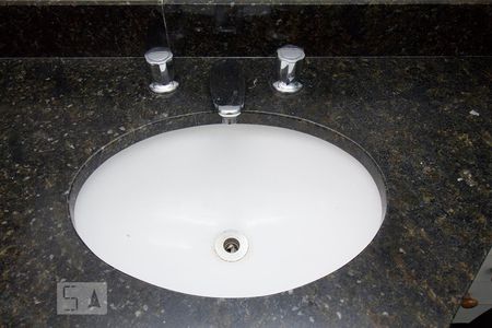 Apartamento à venda com 180m², 4 quartos e 3 vagasDetalhe banheiro suíte 3