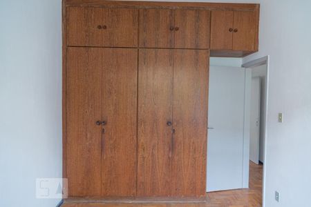 Apartamento para alugar com 100m², 4 quartos e 1 vaga Apartamento para alugar com 100m², 4 quartos e 1 vagaArmário do Quarto 2