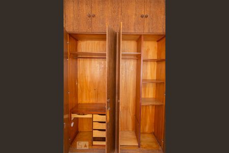 Apartamento para alugar com 100m², 4 quartos e 1 vaga Apartamento para alugar com 100m², 4 quartos e 1 vagaArmário do Quarto 3