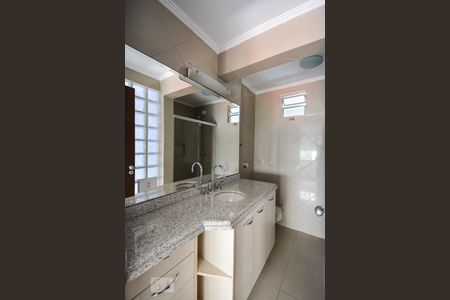 Banheiro da suíte de apartamento para alugar com 2 quartos, 90m² em Jardim Paulista, São Paulo