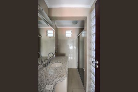 Banheiro da suíte de apartamento para alugar com 2 quartos, 90m² em Jardim Paulista, São Paulo