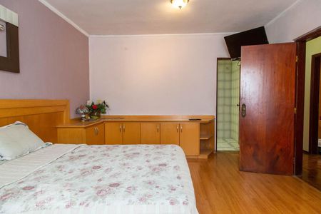 Casa à venda com 254m², 3 quartos e 3 vagasSuíte