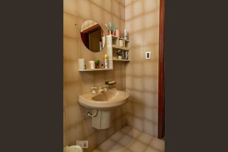 Casa à venda com 254m², 3 quartos e 3 vagasBanheiro 1