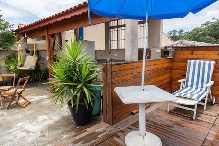Casa à venda com 254m², 3 quartos e 3 vagasPiscina