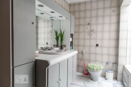 Casa à venda com 254m², 3 quartos e 3 vagasBanheiro da suíte