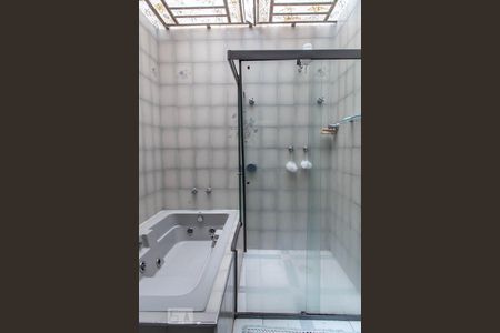 Casa à venda com 254m², 3 quartos e 3 vagasBanheiro da suíte