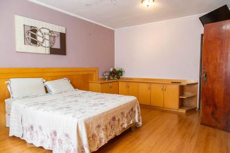 Casa à venda com 254m², 3 quartos e 3 vagasSuíte