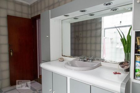 Casa à venda com 254m², 3 quartos e 3 vagasBanheiro da suíte